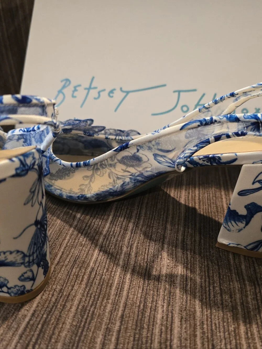 NWT Betsey Johnson Petra WHT/BLU FLORALEmbellished Slingback Heels, Size 9.5 - Picture 15 of 16